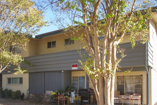 Edison Manor in Sacramento, CA - Foto de edificio - Building Photo
