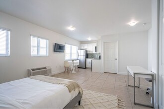 6971 Carlyle Ave in Miami Beach, FL - Building Photo - Building Photo