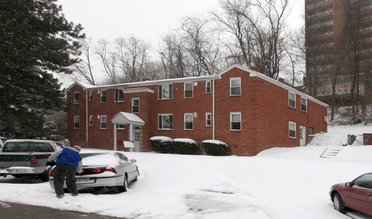 780 Cooke Ln in Pittsburgh, PA - Foto de edificio