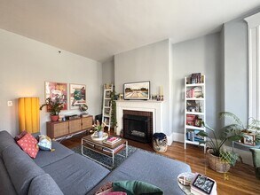 1569 Beacon St, Unit 12 in Brookline, MA - Foto de edificio - Building Photo