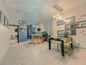 3680 SW 26th St in Miami, FL - Foto de edificio - Building Photo