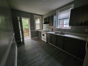 1716 Amanda St in Pittsburgh, PA - Building Photo - Building Photo