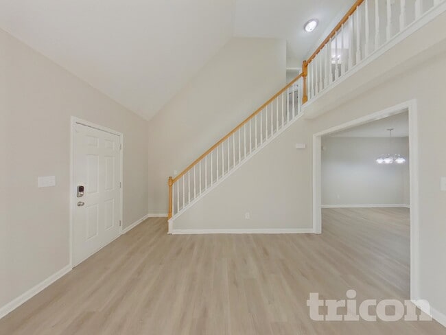 2023 Westminster Ln in Matthews, NC - Foto de edificio - Building Photo