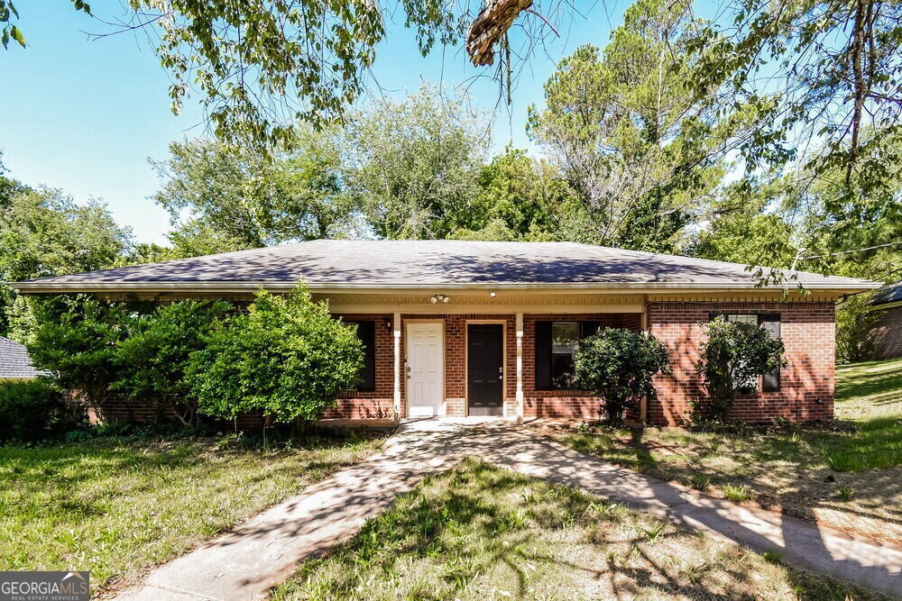 320 Freeport Dr in Lawrenceville, GA - Building Photo