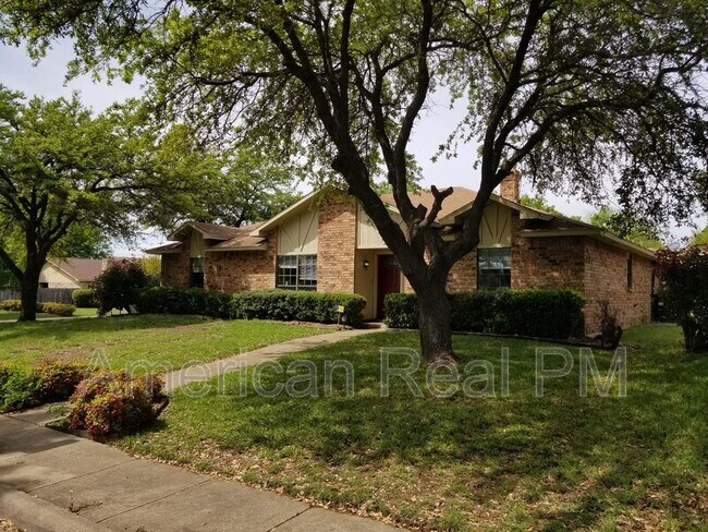801 Wood Glen in Desoto, TX - Building Photo - Building Photo