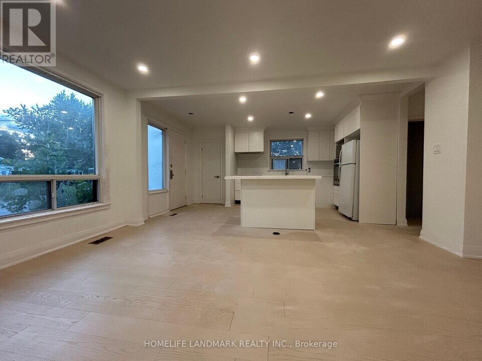265 Neal Dr in Richmond Hill, ON - Building Photo