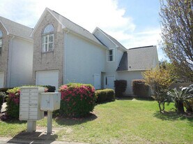 7251 Grimms Landing in Navarre, FL - Building Photo