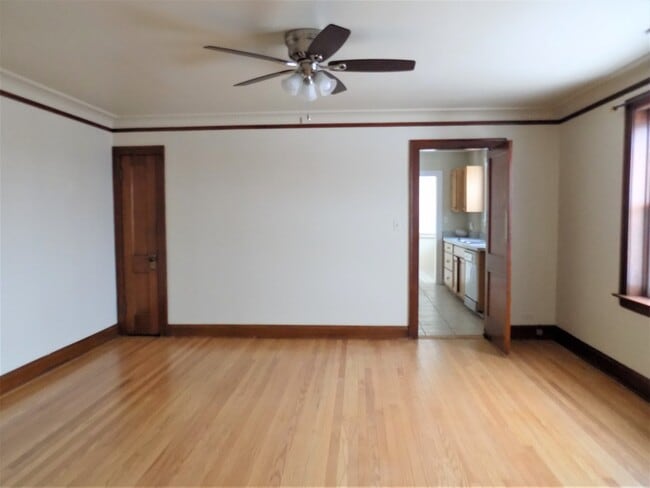 328 Green Bay Rd in Highwood, IL - Building Photo - Building Photo