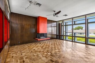 1310 Harbor View Dr in Galveston, TX - Building Photo - Building Photo