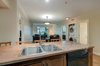 654-654 Cook Rd in Kelowna, BC - Building Photo - Building Photo