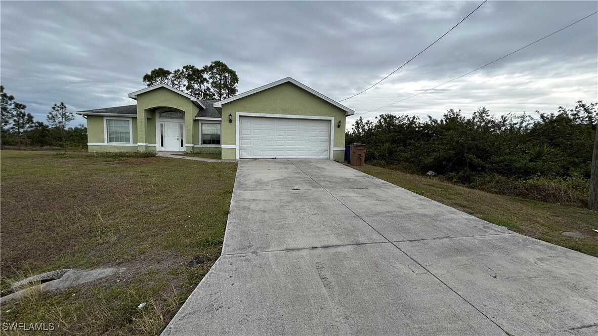 2906 24th St SW in Lehigh Acres, FL - Building Photo