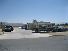 21809 Ottawa Rd in Apple Valley, CA - Foto de edificio - Building Photo