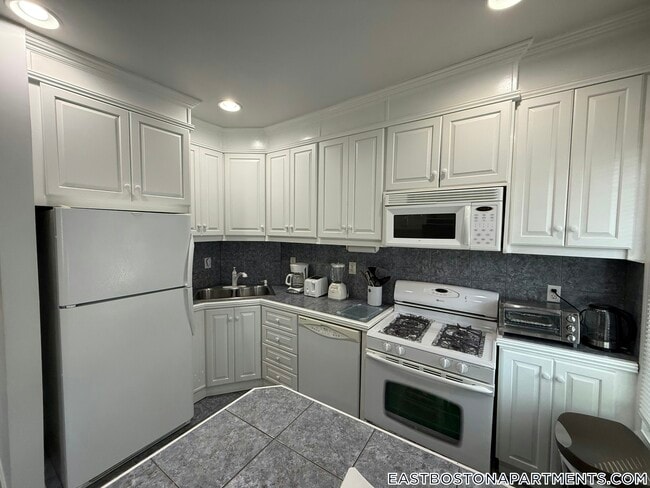 60 London St in Boston, MA - Building Photo - Building Photo