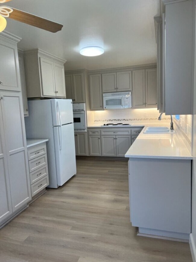 227 Harrison Ave-Unit -2 in Redwood City, CA - Building Photo - Building Photo