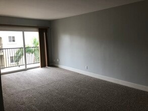 836 W Pennsylvania Ave, Unit The Point at Mission Hill in San Diego, CA - Building Photo - Building Photo