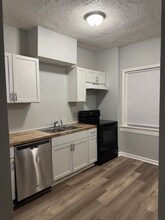 2120 Linwood Blvd in Kansas City, MO - Foto de edificio - Building Photo