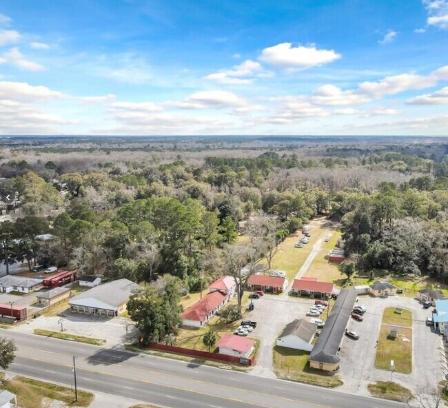 5013 Ogeechee Rd in Savannah, GA - Foto de edificio - Building Photo