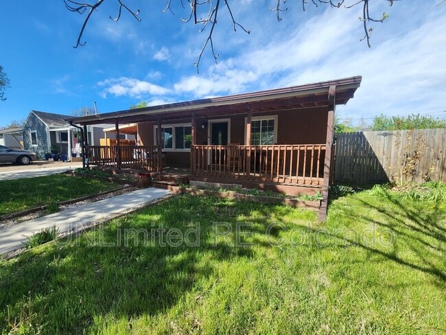 945 N Paris St in Aurora, CO - Building Photo - Building Photo