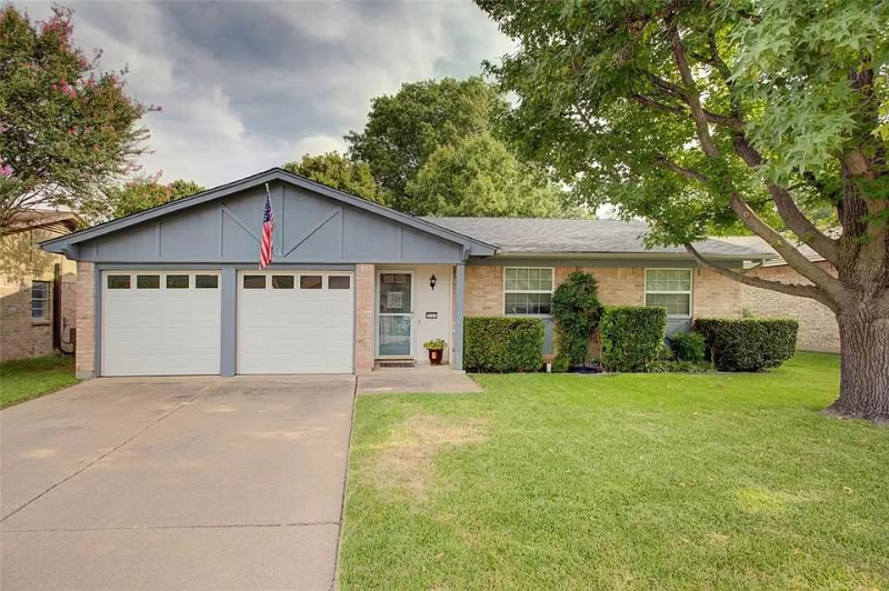 2311 Vassar Ct in Arlington, TX - Building Photo