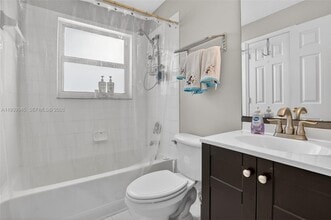 5436 NW 90th Terrace in Sunrise, FL - Building Photo - Building Photo