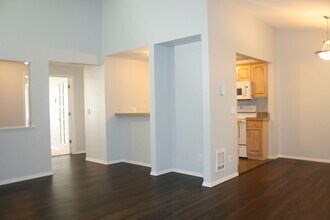 15433 Country Club Dr in Mill Creek, WA - Building Photo - Building Photo