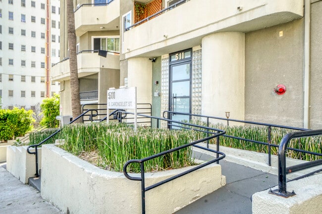 511 Carondelet Apartments
