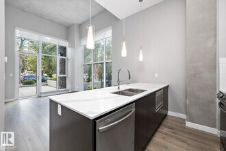 9922-9111 111 St NW in Edmonton, AB - Building Photo - Building Photo