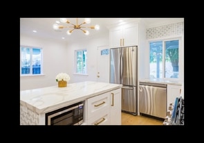 1454 N Clybourn Ave in Burbank, CA - Building Photo