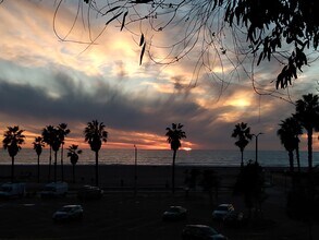 2213 Ocean Ave, Unit 2215-C in Santa Monica, CA - Foto de edificio - Building Photo