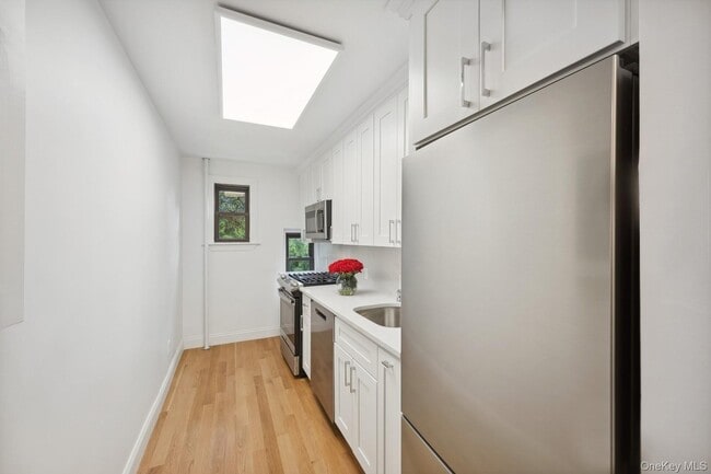 18 Palmer Ave in Bronxville, NY - Building Photo - Building Photo