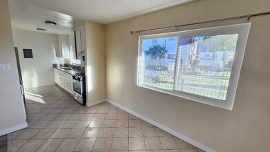 7240 Woodman Ave in Los Angeles, CA - Building Photo - Building Photo