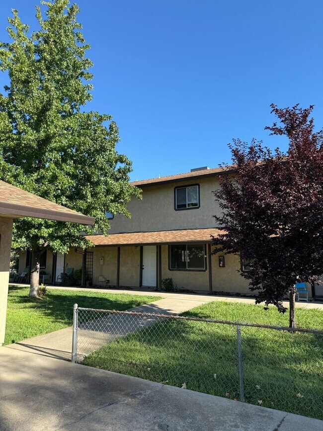 3310 Magnums Way in Redding, CA - Foto de edificio - Building Photo