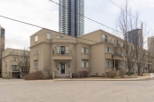 113 Spring Garden Av in Toronto, ON - Building Photo