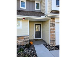 1073 Jubert Dr in Medina, MN - Building Photo - Building Photo