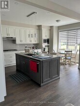 102 Burnhamthorpe Rd E in Oakville, ON - Building Photo - Building Photo