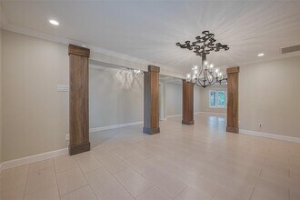 11710 Hillcroft St in Houston, TX - Building Photo - Building Photo