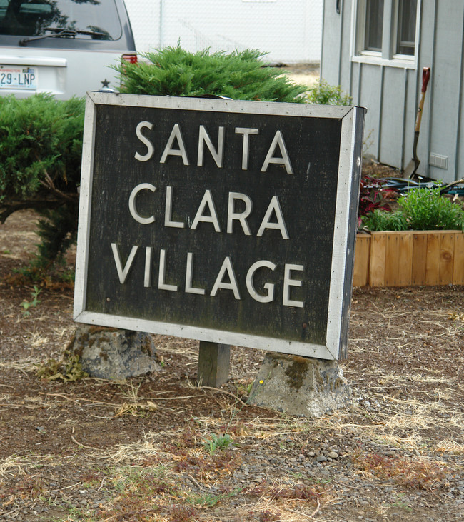 Santa Clara Village in Eugene, OR - Foto de edificio - Building Photo