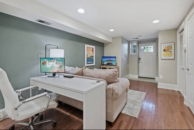 441 12th St NE, Unit A in Washington, DC - Foto de edificio - Building Photo
