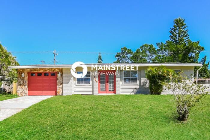 1660 Thoreau St in Titusville, FL - Foto de edificio
