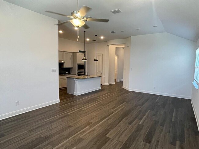 185 Monroe Dr in Kyle, TX - Building Photo - Building Photo