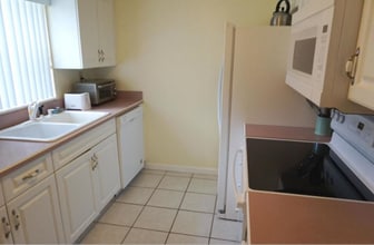 190 E Olmstead Dr, Unit C1 in Titusville, FL - Building Photo - Building Photo