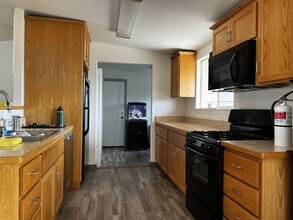 1109 Thomas St in Eureka, CA - Building Photo - Building Photo