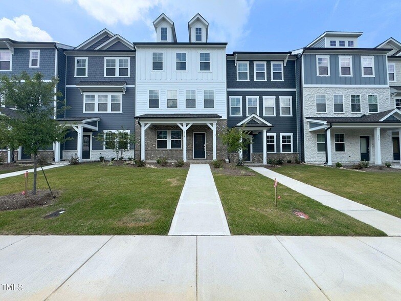414 Rowe Wy in Knightdale, NC - Building Photo