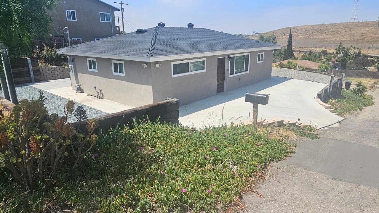 6025 Dipper St in San Diego, CA - Building Photo