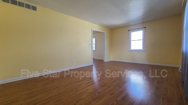 51 Holiday Rd in Springfield, IL - Building Photo - Building Photo