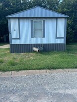 201 S Preston Rd in Burkburnett, TX - Building Photo