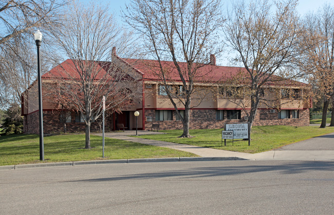 Leona Apartments in Hutchinson, MN - Foto de edificio - Building Photo