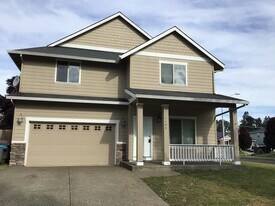 1103 SE Rollins Ave in McMinnville, OR - Building Photo