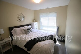 1089-1089 Sunset Dr in Kelowna, BC - Building Photo - Building Photo