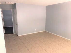 1329 Oahu St in Las Vegas, NV - Building Photo - Building Photo